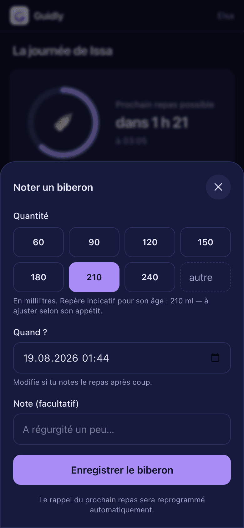 La saisie d'un biberon en mode nuit : de gros boutons de volume de 60 à 240 ml avec 210 déjà sélectionné pour son âge, l'heure pré-remplie à maintenant, et un champ de note facultatif.